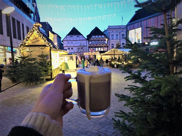 Für eine heiße Schokolade auf den Weihnachtsmarkt nach Höxter. - © Nicole Fischer