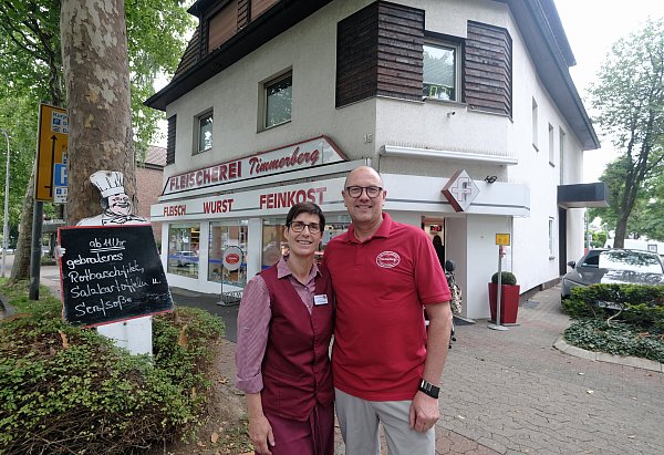 Katja und Dirk Timmerberg setzten ihre Arbeit an der Detmolder Straße fort. Hier wurde die Schlachterei 1930 gegründet. - © Thorsten Gödecker