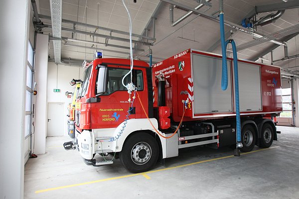 Der ManV-Container: Er wird im Notfall auf das Einsatzfahrzeug für Einsätze mit vielen Verletzten geladen. - © Foto: Kiel-Steinkamp