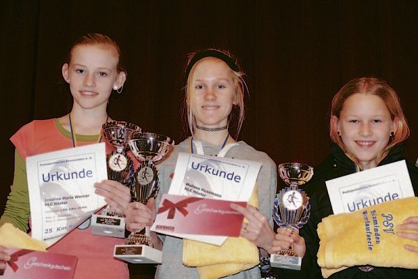 Bei der 25-Kilometer-Serie belegten (v.l.) Josefine Werner, Melissa und Annika Husemann vom HLC die Plätze eins bis drei.Foto: HLC