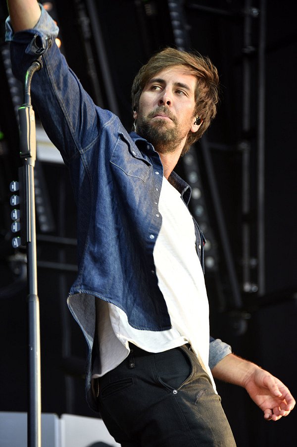 Max Giesinger bewirbt auf Facebook lieber sein neues Album. Zu den Ereignissen in Chemnitz will er sich äußern. - © picture alliance/Geisler-Fotopress