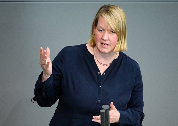 Wiebke Esdar ist Bundestagsabgeordnete der SPD für den Wahlkreis Bielefeld und Werther. - © Bernd Von Jutrczenka