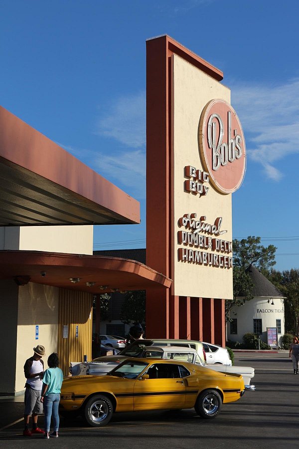 Bob’s Big Boy Diner: Immer freitags findet vor dem Restaurant ein Oldtimer-Treff statt. - © Jürgen Juchtmann