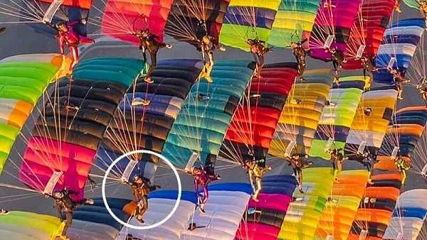 Die Markierung zeigt, an welcher Stelle der Formation der Paderborner Tom Brand angedockt ist. - © Bruno Brokken