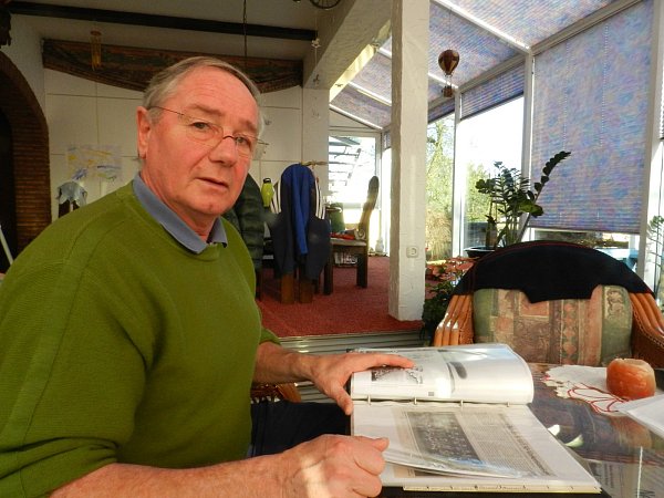 Vereinstreue ist ihm wichtig: Manfred Bredenkötter aus Südlengern ist seit über 45 Jahren Mitglied des SV Löhne-Obernbeck, mit dem er zweimal in die Landesliga aufstieg. - © Thorsten Mailänder