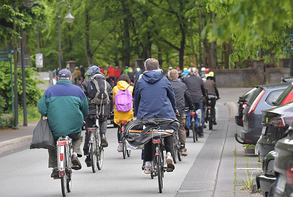 Das Ende Trosses, der sich hier durch die Dalkestraße bewegt. - © Jens Dünhölter