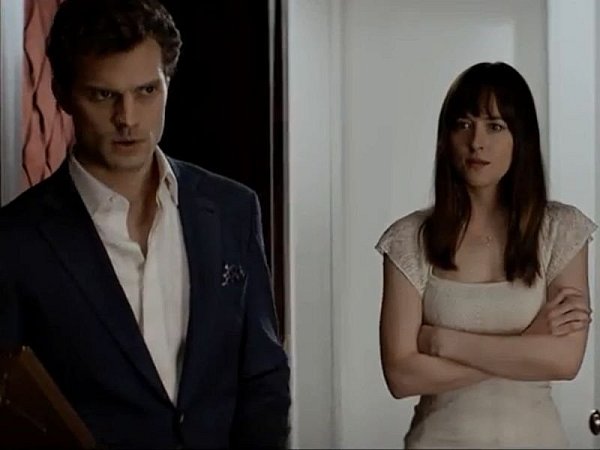 Milliardär Christian Grey (Jamie Dornan) und die 21-jährige Studentin Anastasia Steele (Dakota Johnson). - © Screenshot: Universal Pictures Germany/Youtube