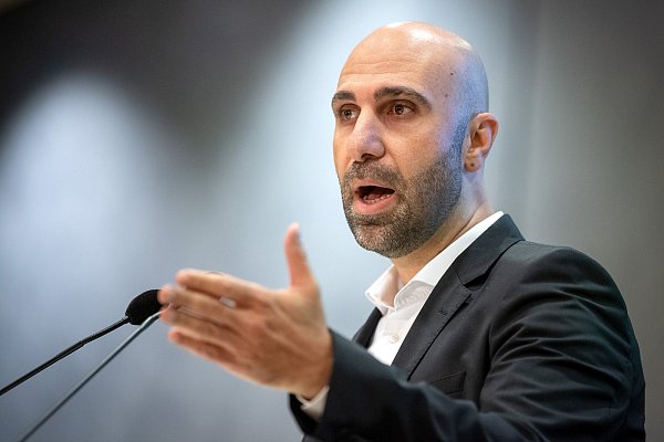 Der Berliner Psychologe Ahmad Mansour fordert ein Ende staatlicher Kooperationen mit Ditib und anderen Organisation. - © picture alliance