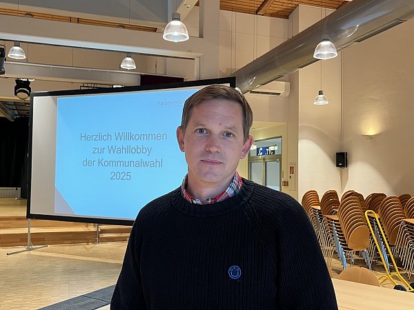 Gute Miene zum „bösen“ Wahlresultat macht Janosch Linden, Kandidat der Grünen. - © Jule Prietzel