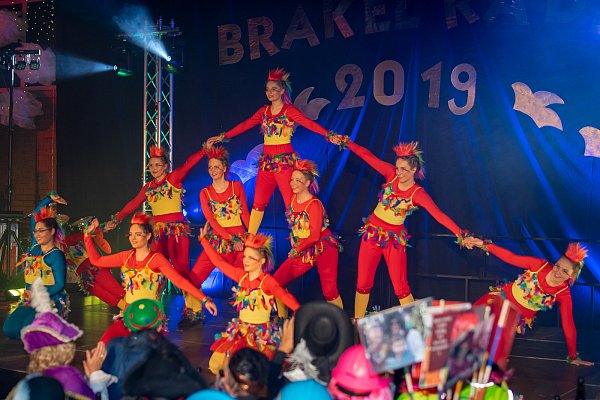 Die "Blau weiße" Garde wird beim Karneval für Jedermann mit einem Showtanz begeistern. - © Brakel Radau