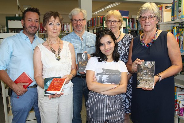 Volker Hegemann (v. l.), Elvira Stroop, Thomas Rischmüller, Saman Haji Hasan, Petra Rischmüller und Regina Blomenkamp. - © Anthea Moschner