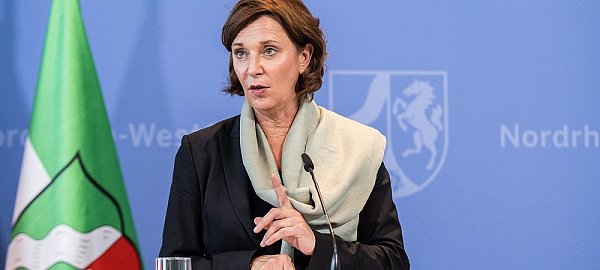 Schulministerin Gebauer hat einen Stufenplan für 2021 vorgestellt. - © Symbolfoto: Picture Alliance