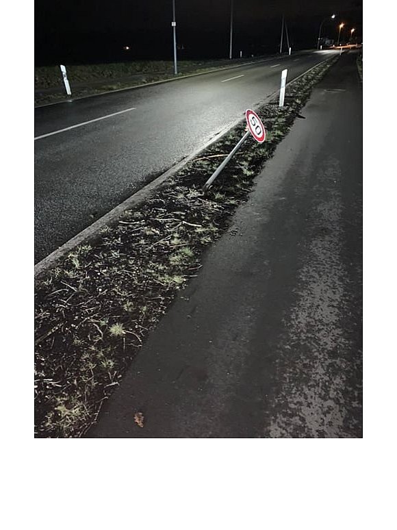 Muss ich zahlen oder nicht? Diese Frage stellt sich ein Gütersloher, der geblitzt wurde. Denn das Tempo-Schild lag auf dem Boden.