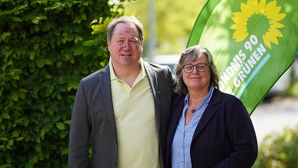 Die grüne Kreistagsliste wird von Landratskandidat Carsten Birkelbach und Norika Creuzmann angeführt. - © Bündnis 90/Die Grünen