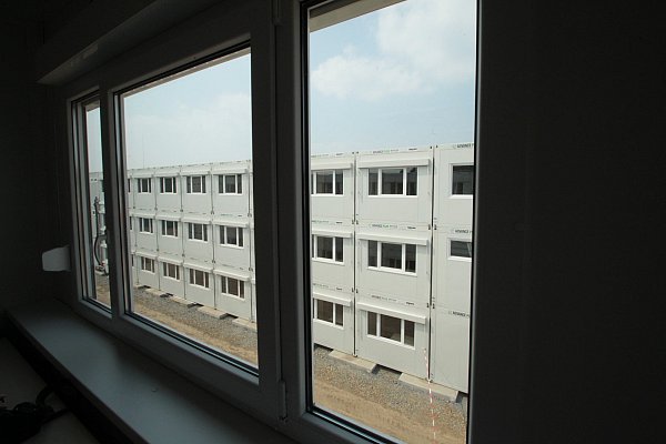 Kostenfaktor: Die Gelder für die Container-Wohnanlage auf dem Areal der ehemaligen Wentworth-Kaserne lassen die Gewinne schmelzen - allerdings wohl nur auf Zeit. - © Peter Steinert