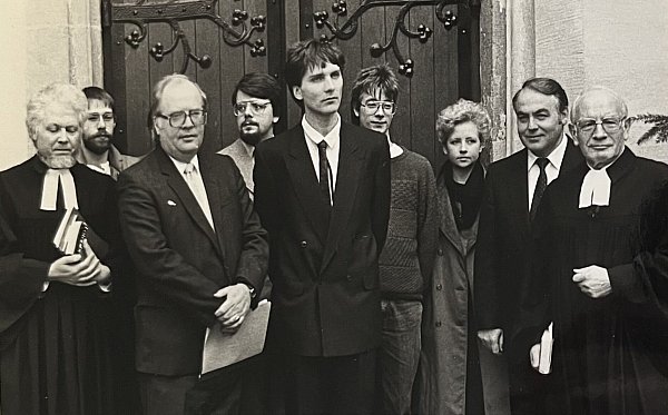 Bernd Rammler (M.) bei seinem Einführungsgottesdienst als Jugenddiakon. - © Privat