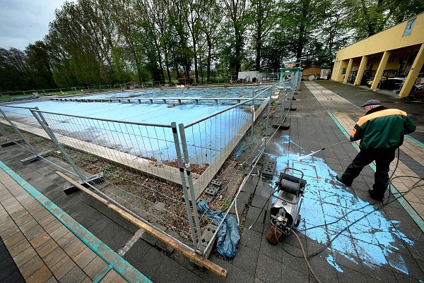 Bereits in den vergangenen Wochen ist das Gütersloher Parkbad auf Vordermann gebracht worden. - © Andreas Frücht