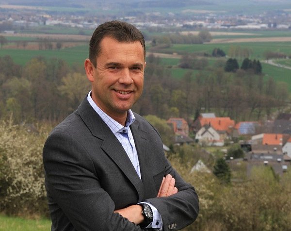 Mit der Arbeit von Steinheims Bürgermeister Carsten Torke ist die örtliche CDU überaus zufrieden. Der Vinsebecker wurde einstimmig als Kandidat nominiert. - © Madita Schellenberg