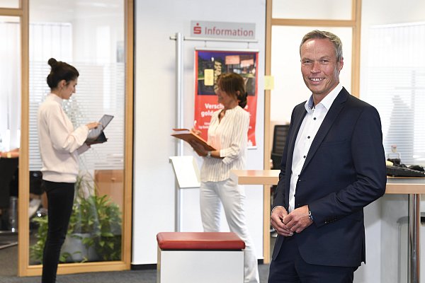 Volker Niediek: Leiter des Immobilienvertriebs der Sparkasse Bielefeld. - © Sparkasse
