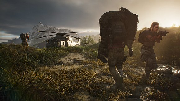 Der Hubschrauber wartet schon: In "Breakpoint" können wir unsere verletzten Kameraden auf den Schultern an einen sicheren Ort bringen und müssen sie nicht mehr im Kugelhagel verarzten. - © Ubisoft