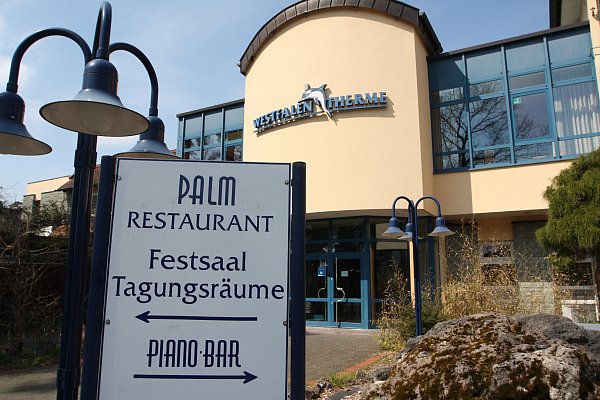 In der Westfalen-Therme können Familien einen entspannten Tag im Wasser verbringen. - © Uwe Müller