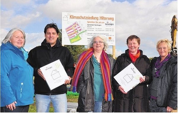 Ursula Reuter, Oliver Erdmann, Gabriele Siepen, Marianne Vaske und Ingrid Haskenhoff (von links) beraten interessierte Bauherren gern. - © FOTO: S. FAULHABER