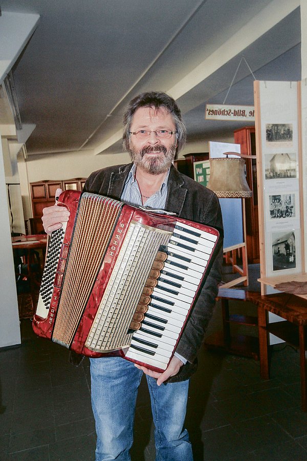 Seit seiner Kindheit ein Musikfan: Udo Obermann, Leiter der Steinheimer Musikschule, hat die Ausstellung vorbereitet.