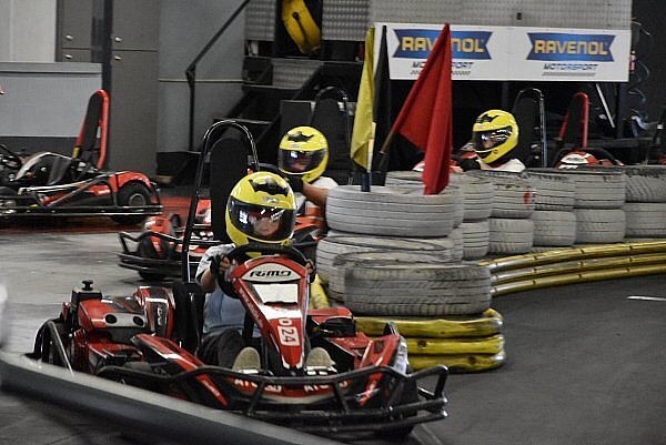 Wer es rasant mag, kommt auf der Kartbahn in Werther auf seine Kosten. - © Birgit Nolte