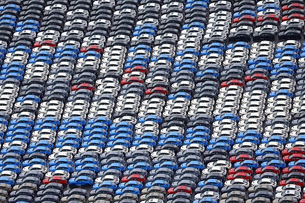 Der Autokonzern Stellantis ruft zahlreiche Fahrzeuge zurück - auch in Deutschland. - © Takuto Kaneko/Kyodo News/AP/dpa