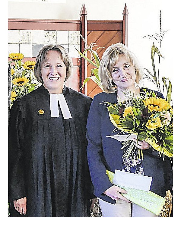 Dank: Pastorin Christiane Nadjé-Wirth (l.) und Sandra Bergmann - © Privat