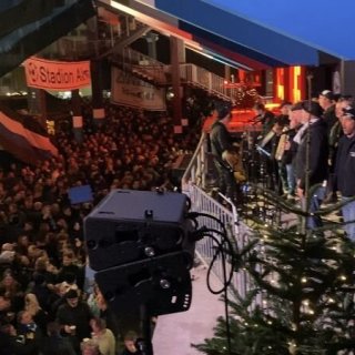 Almauftrieb beim Weihnachtsmarkt an der Bielefelder Schüco-Arena