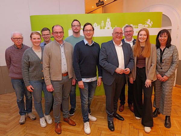 Dem erweiterten Vorstand und Beirat gehören an (v. l.) Reinhard Frühling, Miriam Seifert, David Merschjohann, Markus Sandbothe, André Dibos-Rauen, Dominik Brunnert, Udo Neisens, Thomas Westhof, Miriam Relard und Anja Veith. - © Verkehrsverein Hövelhof