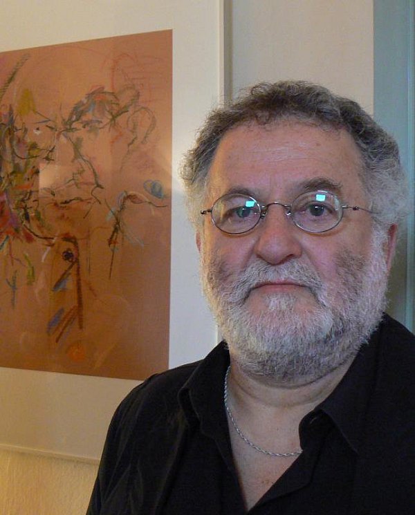 Seit 1997 in Deutschland: Der Künstler Alexander Kapitanowski bei der Ausstellungseröffnung im Forum Jacob Pins in Höxter. - © Christine Longère