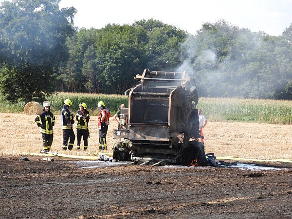 Brand Ballenpresse Greffen Schlömerweg - © Guitano Darhoven