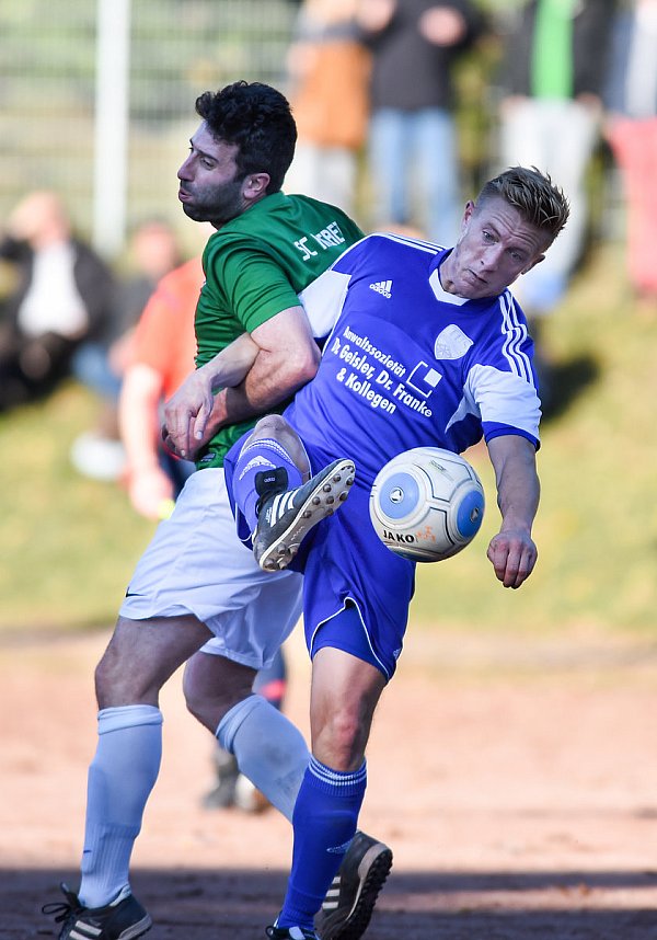 Gewohnt treffsicher: Jöllenbecks Torjäger Kolja Pernau setzte mit seinem Tor zum 3:0 den Schlusspunkt im Spiel beim SC Hicret. - © Christian Weische