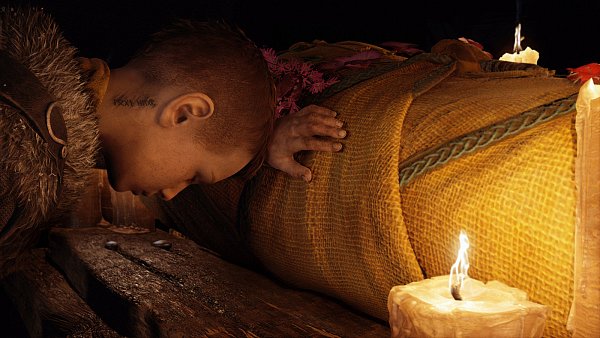 Atreus betrauert den Tod seiner Mutter. Ab jetzt ist er mit seinem Vater allein. - © Sony