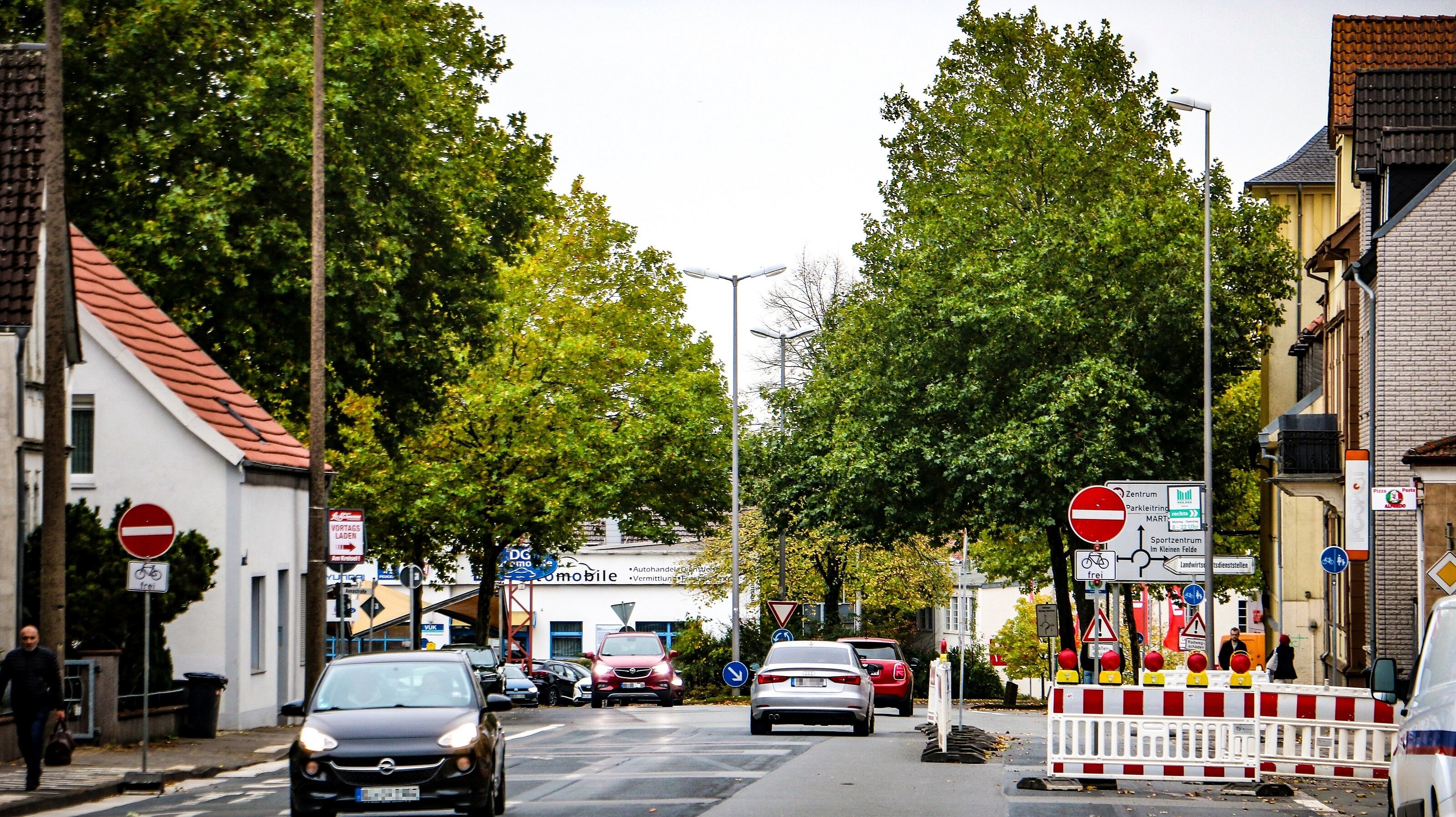 Einfahrt verboten: Wo Hunderte Autofahrer in Herford aktuell Verkehrsverstöße begehen
