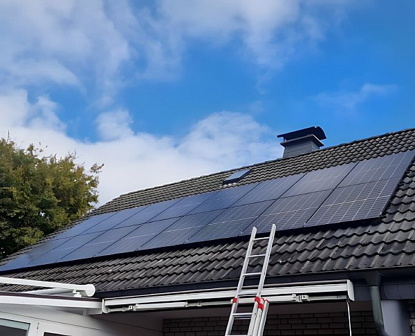 SolMetall übernimmt die Planung, Antragstellung, Montage und Inbetriebnahme Ihrer Photovoltaik-Anlage. - © SolMetall GmbH