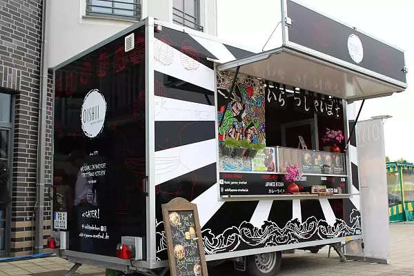 Der 5m x 2m große Foodtruck findet Platz an vielen Stellen. - © Oishii AT HOME