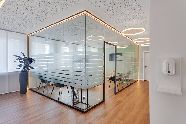 Eine maßgeschneiderte Glaslösung von Menke mit feco. - © Menke Glas GmbH