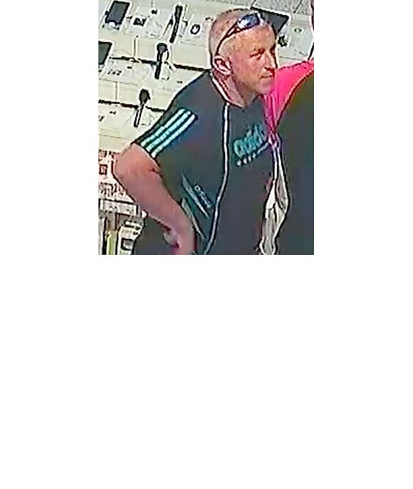 Wer kann Hinweise auf die Identität der Tatverdächtigen geben? - © Polizei Herford