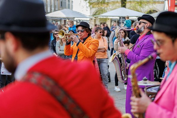 Unter anderem die Band "Brazzo Brazzone" wird das Altstadt-Frühtstück in Bielefeld musikalisch begleiten. - © Heimo Stefula