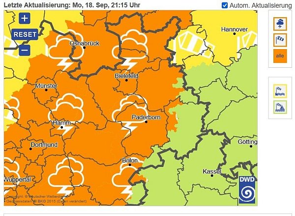 Die Warnkarte des Deutschen Wetterdienstes von 21.15 Uhr. Für den orangenen Bereich galt eine amtliche Warnung vor starkem Gewitter. - © Screenshot dwd.de