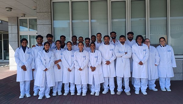 19 junge Leute aus Indien nehmen Ausbildung bei Tönnies auf. - © Tönnies