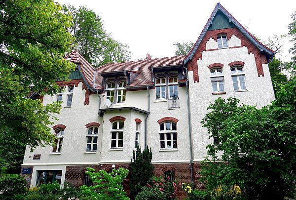 Haus Zuversicht am Bethelweg: Hier ist das Hospiz seit 1998 untergebracht, jetzt soll es umziehen. Der Prachtbau aus 1905 soll erhalten werden. - © Kurt Ehmke