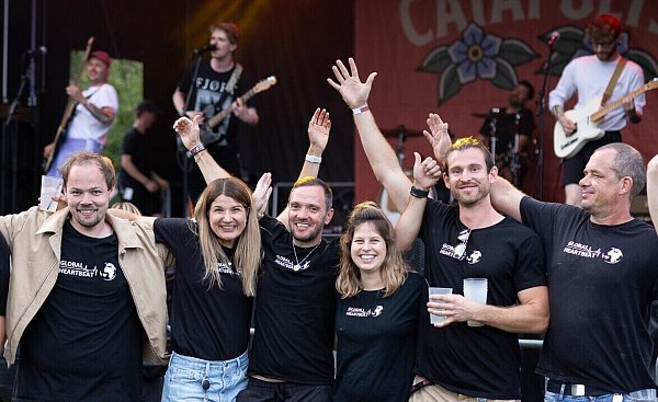 Das Festival-Team liebt nicht nur Live-Musik, der Verein Global Heartbeat organisiert auch Projekte für den guten Zweck. - © Privat