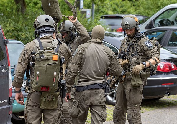 Der Zugriff auf Anton F. erfolgte durch das SEK auf dem Dach einer Mensa. - © Oliver Krato