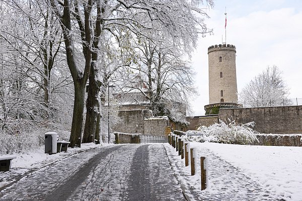 Die Sparrenburg ist weiter der beliebteste besondere Trauort bei den Bielefeldern - und der Dezember ist ein beliebter Hochzeitsmonat. - © Jörg Dieckmann - www.dieckmann-fotodesign.de