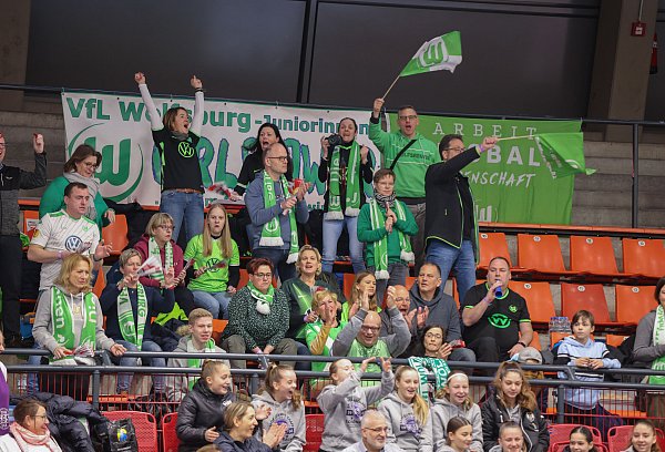 Beim Girls Snow Cup in er Kreissporthalle ist das Publikum aus dem Häuschen. - © Oliver Krato
