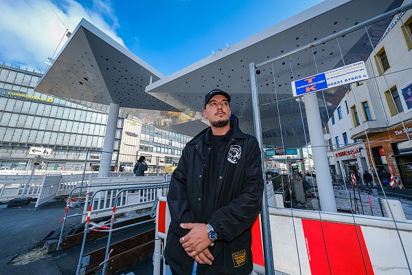 Rapper Montez ist gebürtiger Bielefelder. Mit seinem Hit "Auf und Ab" hat er die Charts gestürmt. - © Foto: Andreas Zobe/NW